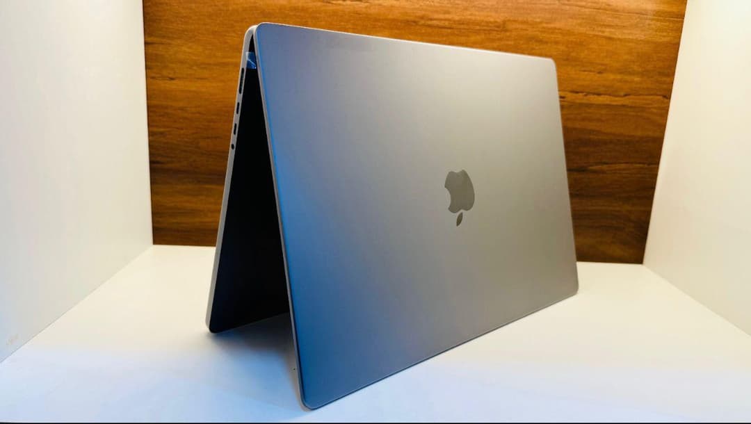 Apple Macbook Pro 16 inch A2485